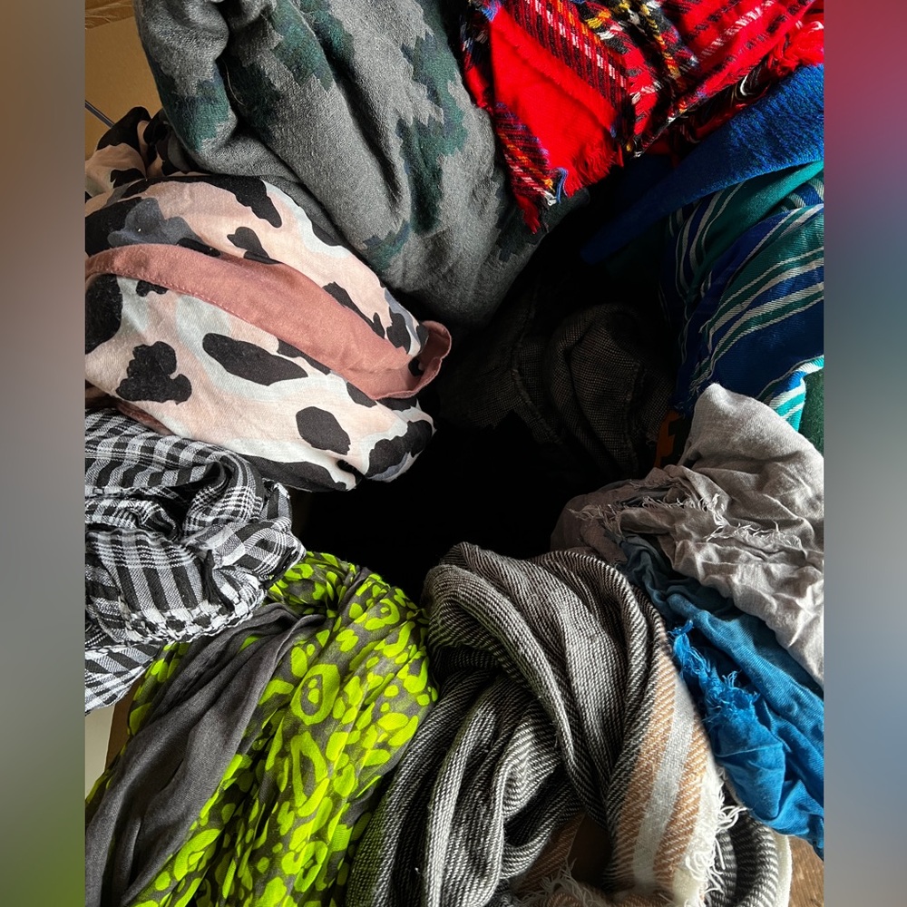 Lot of over 10 scarves. Some new. Including aritzia scarf